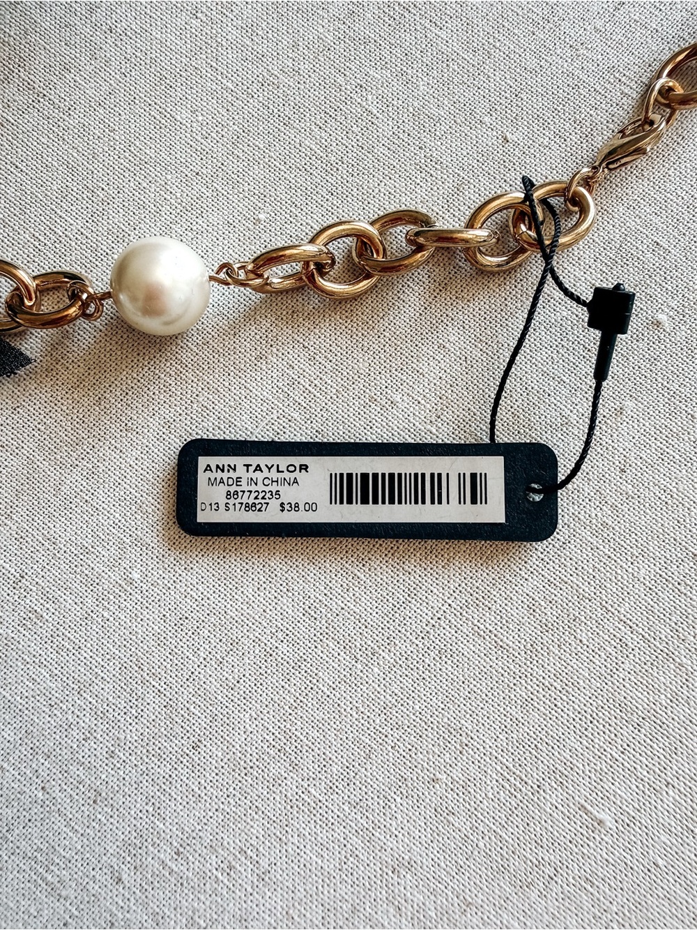 Ann Taylor Gold Tone Faux Pearl Chain Ribbon Statement Necklace NWT - Picture 3 of 4
